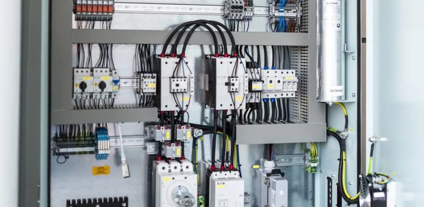 Leistungsschaltschrank