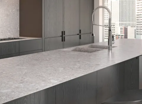 Fliesen aus der Kollektion Grande von Marazzi in einer Küche.